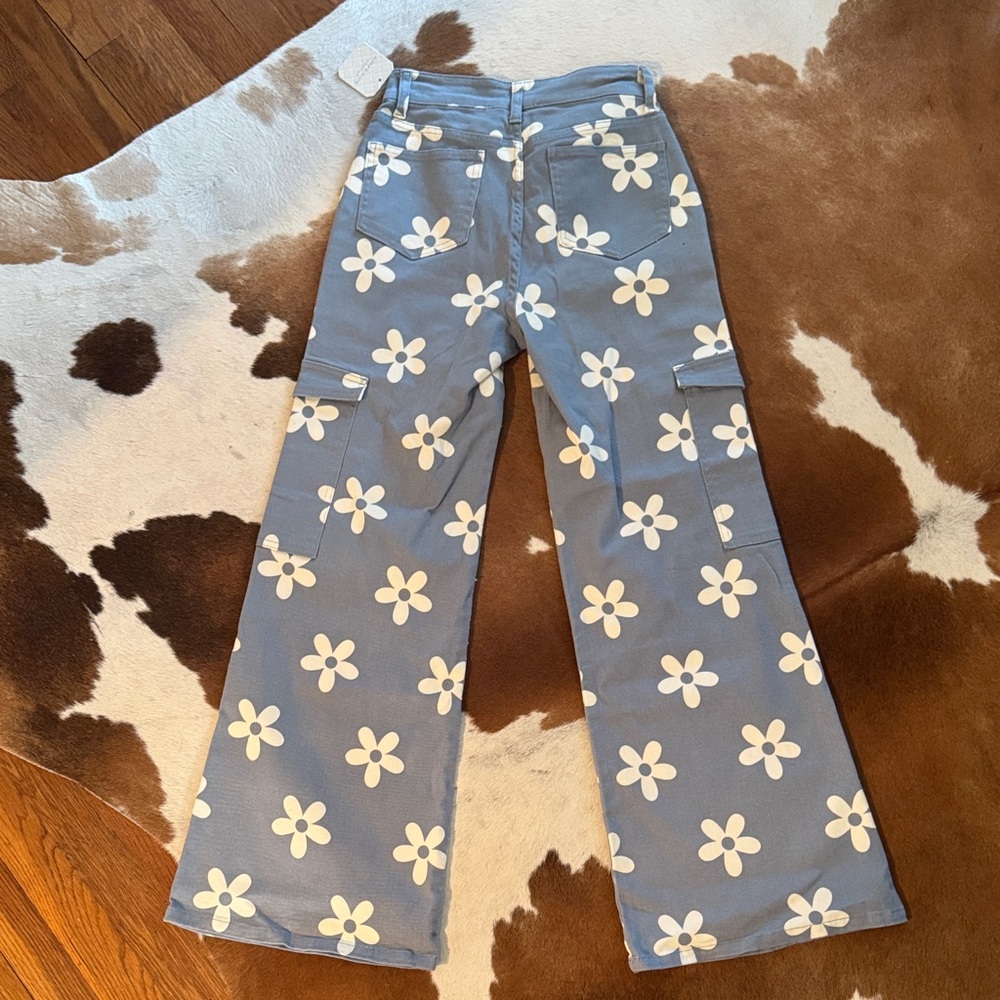 NWT Altar’d State Floral Wide Leg Cargo Pants Small - Picture 5 of 5